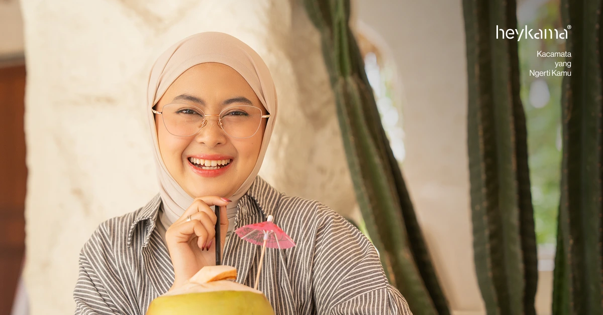 Punya Wajah Oval? Coba Kacamata Ini!