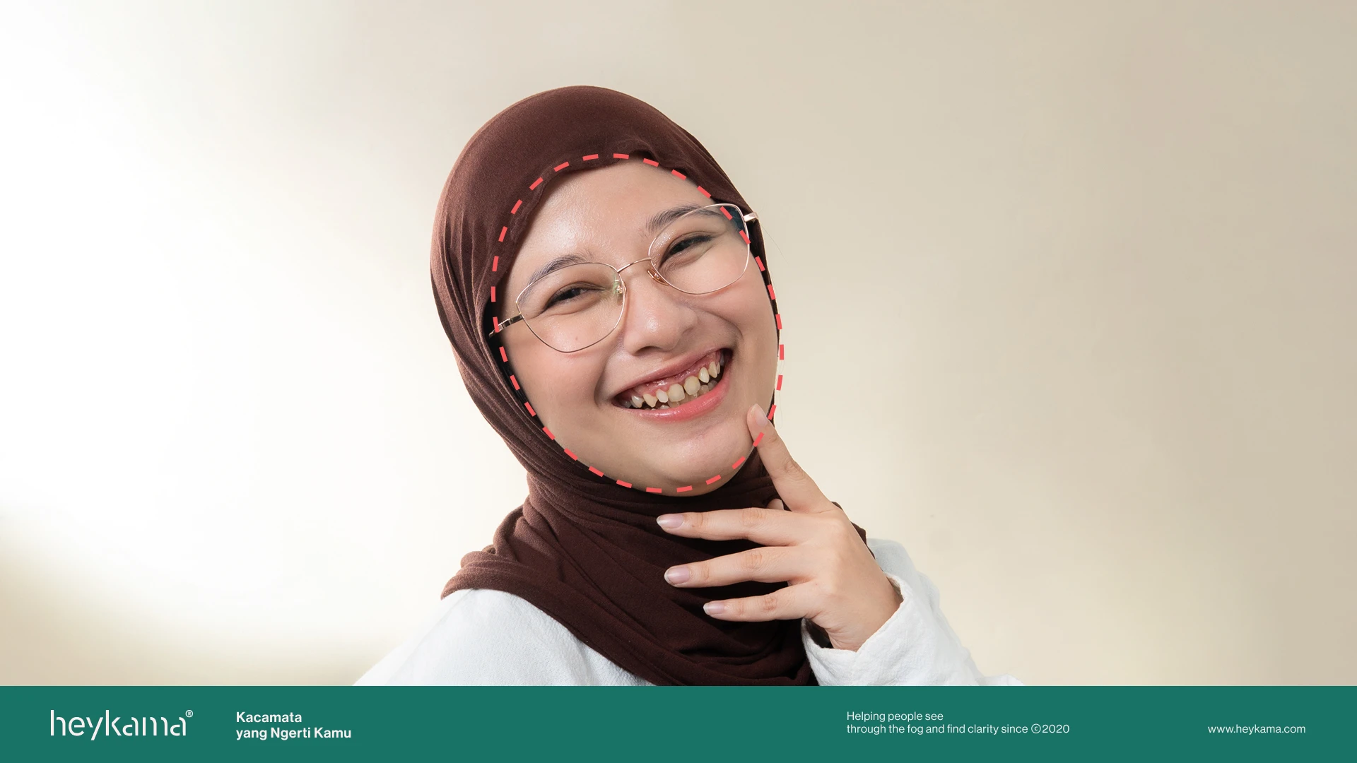 Punya Wajah Oval? Kacamata Ini yang Cocok!